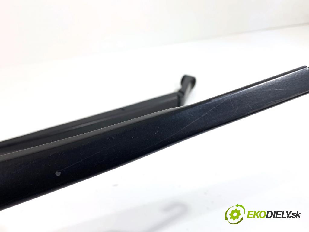 TOYOTA AURIS II liftback 2017 73 kW 1.8 Hybrid (ZWE186_) 1798 ramena stěrače přední část