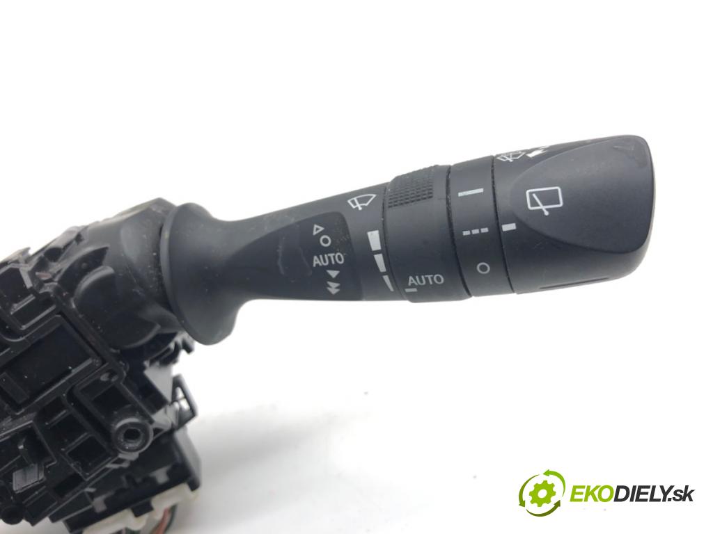 TOYOTA AURIS II liftback 2017 73 kW 1.8 Hybrid (ZWE186_) 1798 přepínač kombinovaný 0272017F852 (Páčky pod volantem)