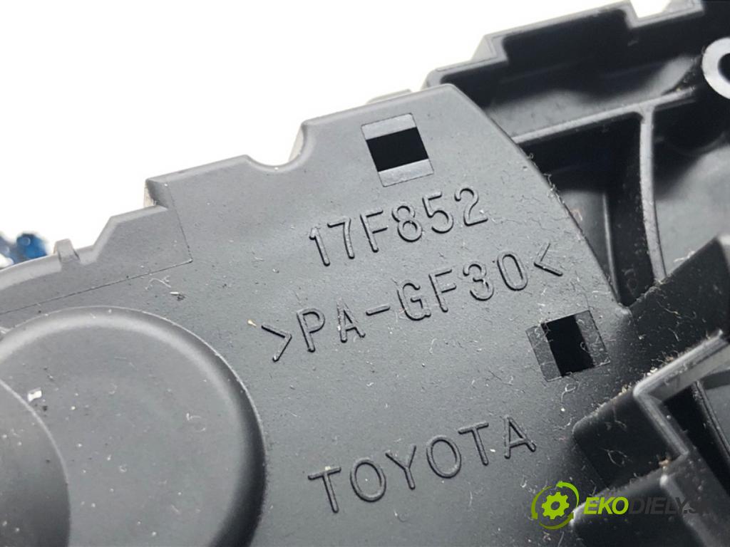 TOYOTA AURIS II liftback 2017 73 kW 1.8 Hybrid (ZWE186_) 1798 přepínač kombinovaný 0272017F852 (Páčky pod volantem)