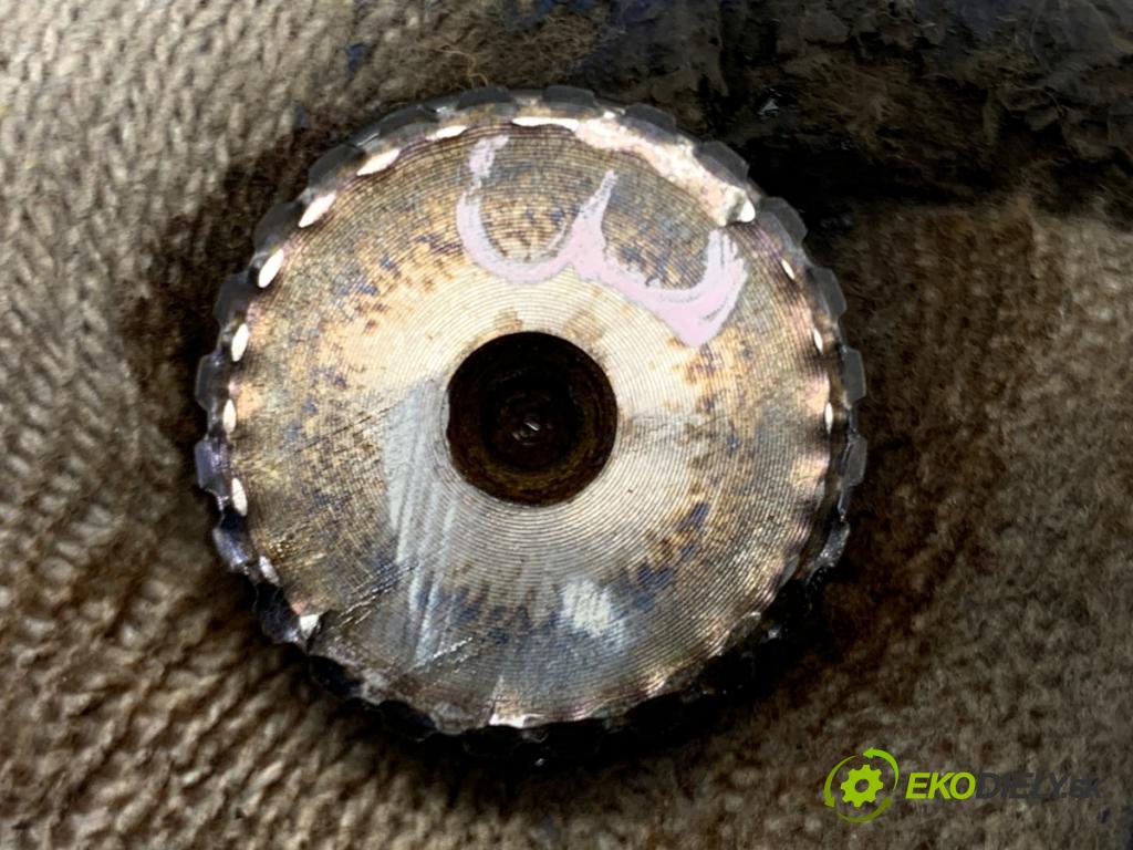 TOYOTA AURIS I liftback 2017 73 kW 1.8 Hybrid (ZWE150_) 1798 poloos levý přední část 4342002A60C