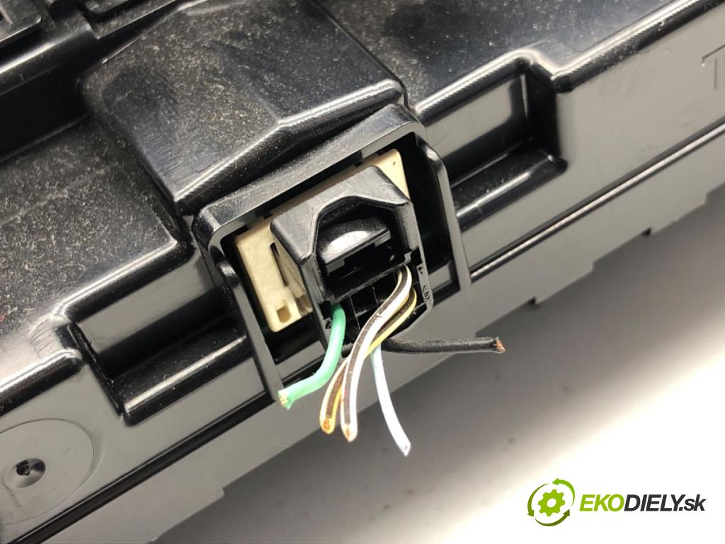 TOYOTA AURIS II liftback 2017 73 kW 1.8 Hybrid (ZWE186_) 1798 Panel ovládania kúrenia 55468-02030 (Prepínacie páčky pod volantom)