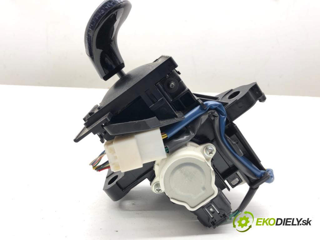 TOYOTA AURIS II liftback 2017 73 kW 1.8 Hybrid (ZWE186_) 1798 Kulisa 750583-LHD (Rýchlostná páka (kulisa))