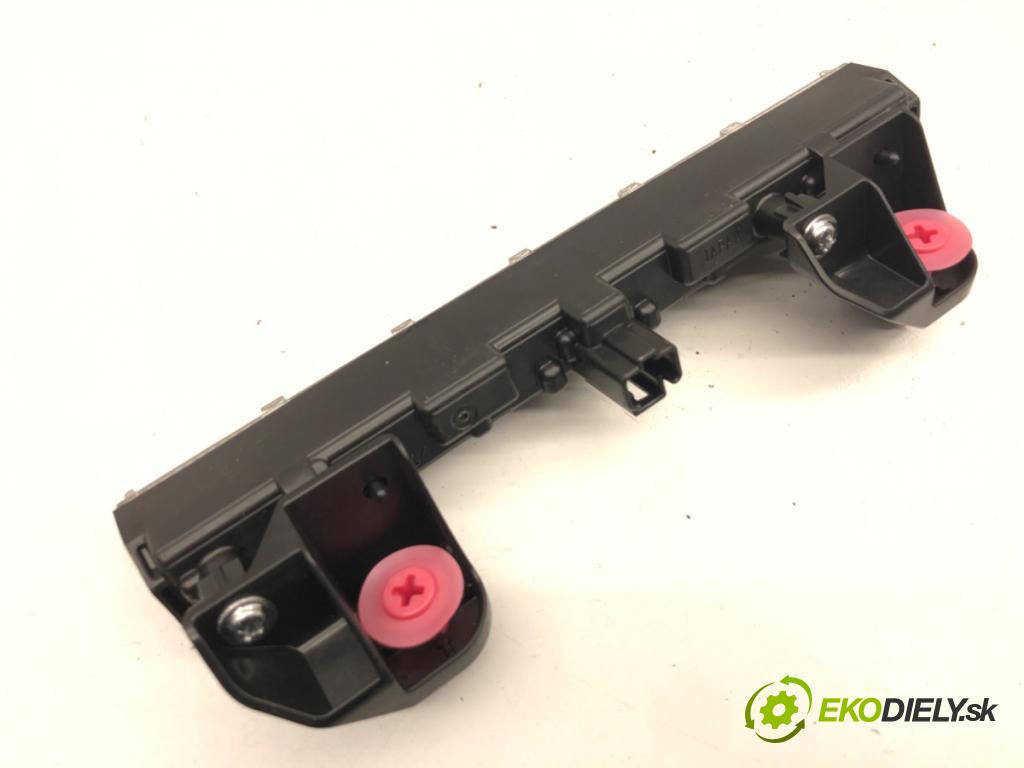 TOYOTA AURIS II liftback 2017 73 kW 1.8 Hybrid (ZWE186_) 1798 světlo brzdových světel