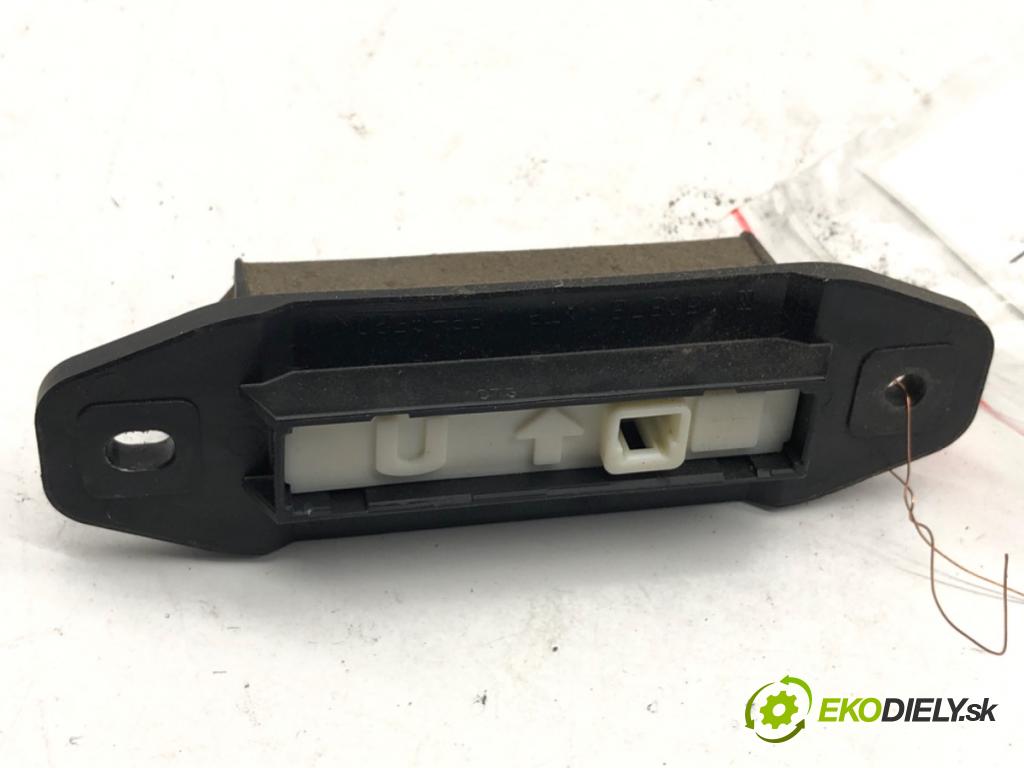 TOYOTA AURIS II liftback 2017 73 kW 1.8 Hybrid (ZWE186_) 1798 Kľučka dverí zad