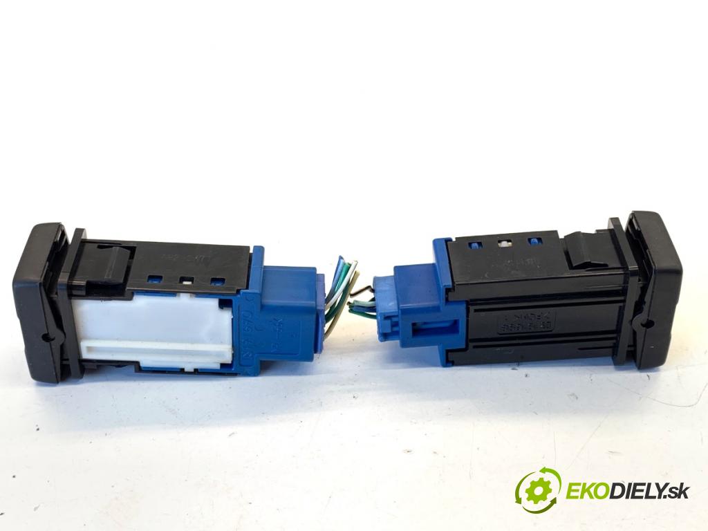 TOYOTA AURIS II liftback 2017 73 kW 1.8 Hybrid (ZWE186_) 1798 SPÍNAČE: ohrievania, vyhrievania sedačky 191698