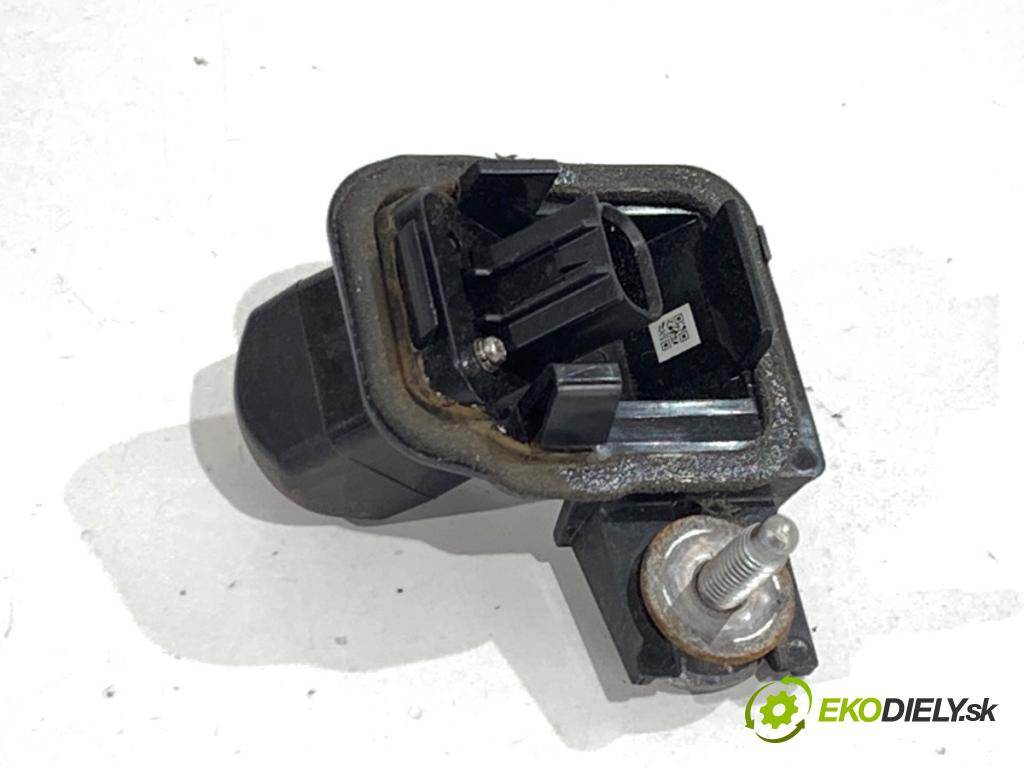 TOYOTA AURIS II liftback 2017 73 kW 1.8 Hybrid (ZWE186_) 1798 KAMERA ZPĚT: 86790-02120