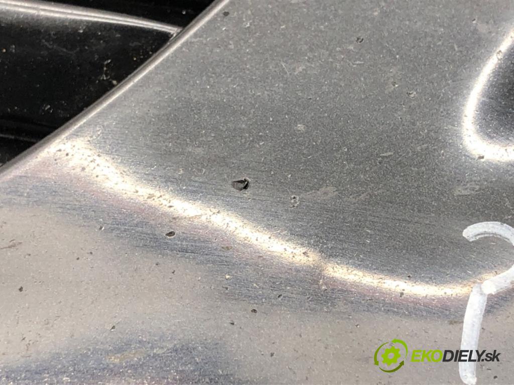 TOYOTA AURIS II liftback 2017 73 kW 1.8 Hybrid (ZWE186_) 1798 mří nárazníka pravý přední část 52030-02210