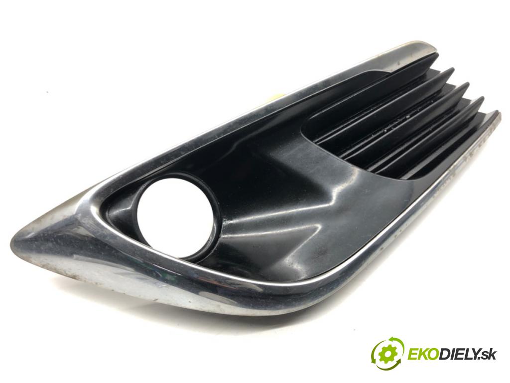 TOYOTA AURIS II liftback 2017 73 kW 1.8 Hybrid (ZWE186_) 1798 Mriežky nárazníka ľavy predný 52040-02210