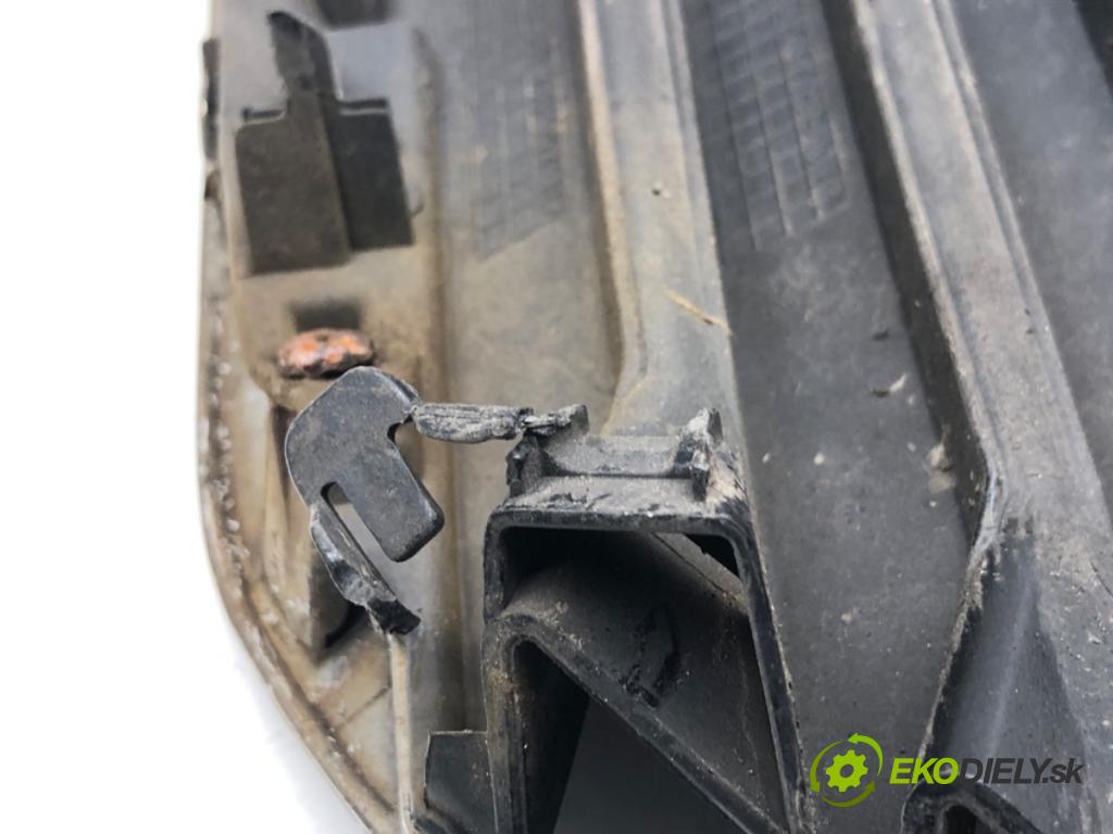 TOYOTA AURIS II liftback 2017 73 kW 1.8 Hybrid (ZWE186_) 1798 Mriežky nárazníka ľavy predný 52040-02210