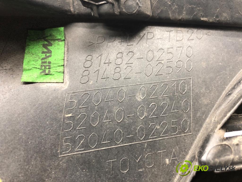 TOYOTA AURIS II liftback 2017 73 kW 1.8 Hybrid (ZWE186_) 1798 Mriežky nárazníka ľavy predný 52040-02210
