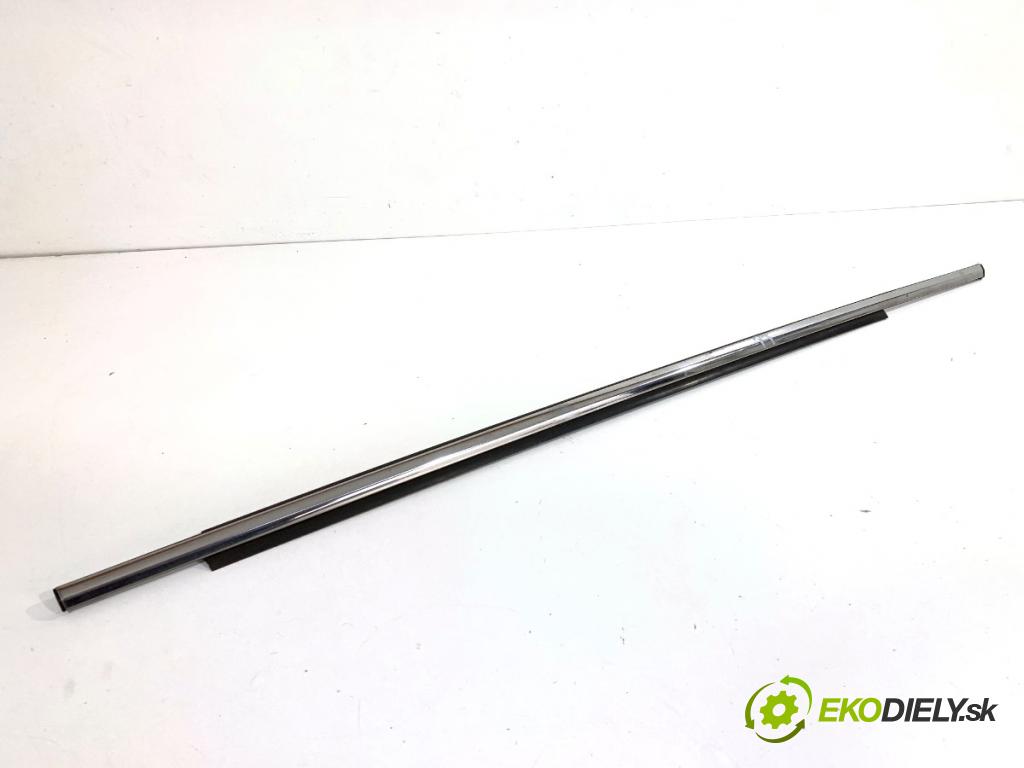 TOYOTA AURIS II liftback 2017 73 kW 1.8 Hybrid (ZWE186_) 1798 Lišta Sbírání: zad pravy 