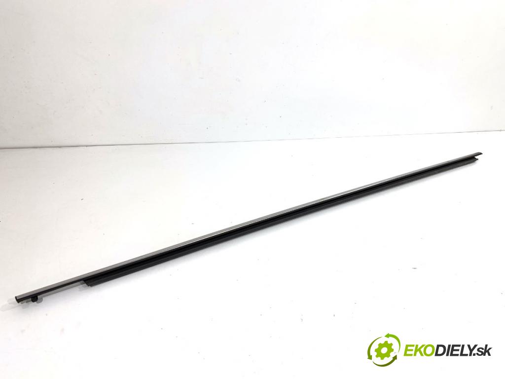 TOYOTA AURIS II liftback 2017 73 kW 1.8 Hybrid (ZWE186_) 1798 Lišta Sbírání: predný pravy