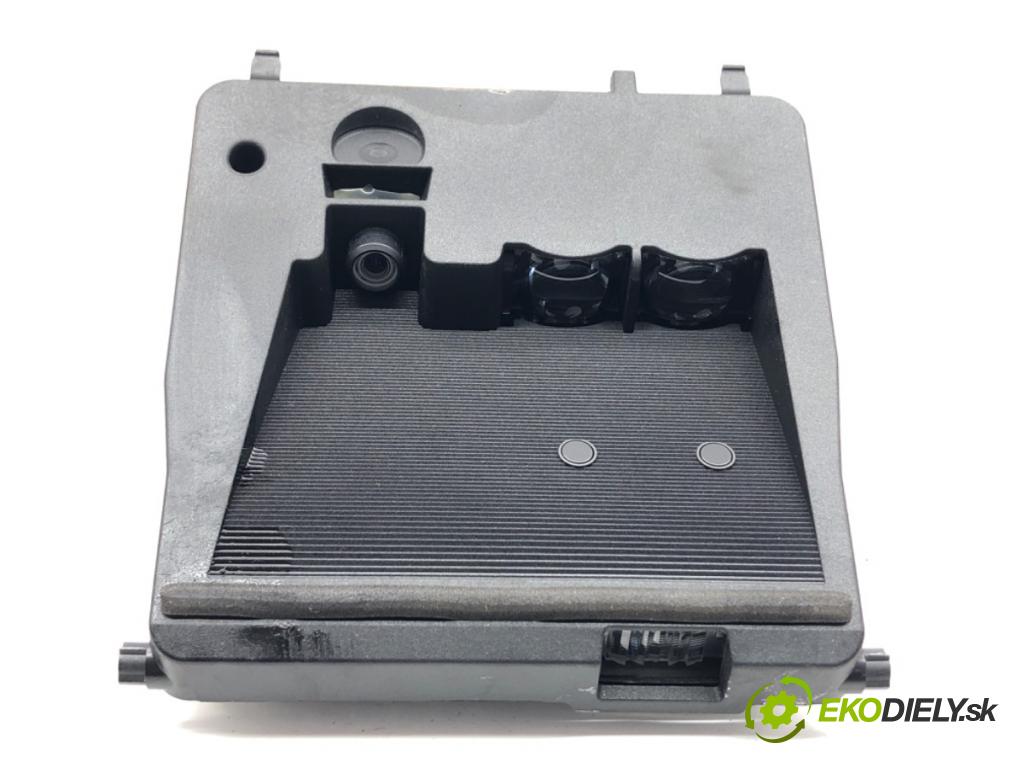 TOYOTA AURIS II liftback 2017 73 kW 1.8 Hybrid (ZWE186_) 1798 KAMERA predný 88181-02060