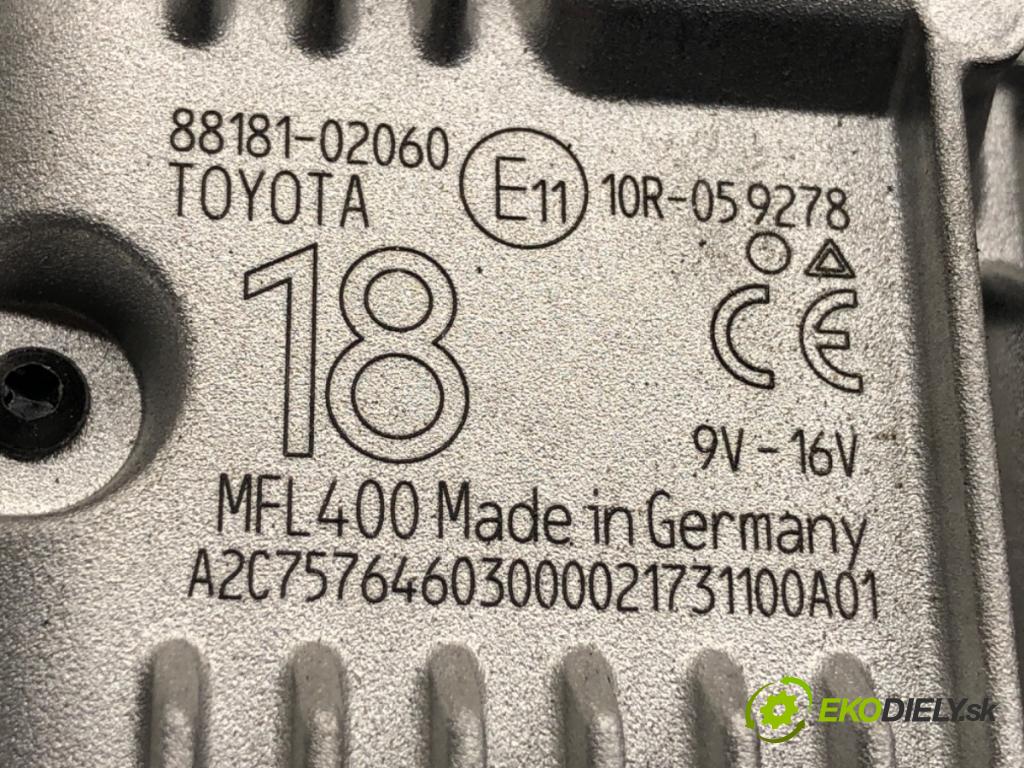 TOYOTA AURIS II liftback 2017 73 kW 1.8 Hybrid (ZWE186_) 1798 KAMERA přední část 88181-02060