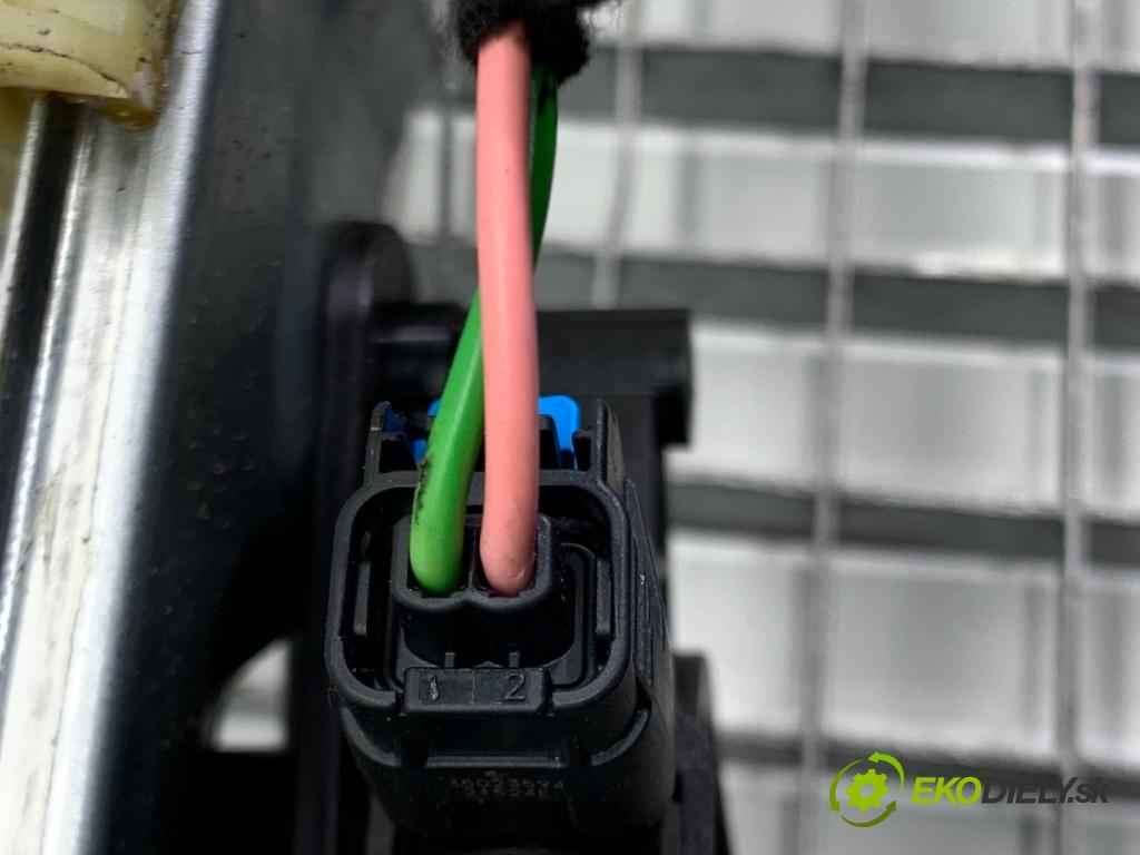 DACIA SANDERO III liftback 2024 74 kW 1.0 TCe 100 999 Mechanizmus okna pravy zad 128001891