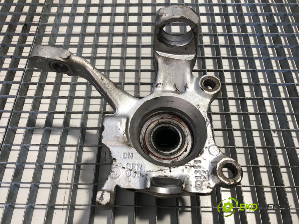 VW TRANSPORTER T4 Skrzynia 1994 57 kW 2.4 D 2370 náboj ľavy predný 