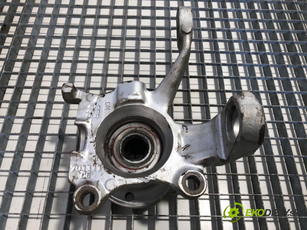 VW TRANSPORTER T4 Skrzynia 1994 57 kW 2.4 D 2370 náboj ľavy predný