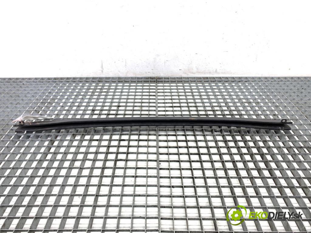 SEAT LEON III liftback 2017 132 kW 1.8 TSI 1798 Výstuha nárazníka predný dolná