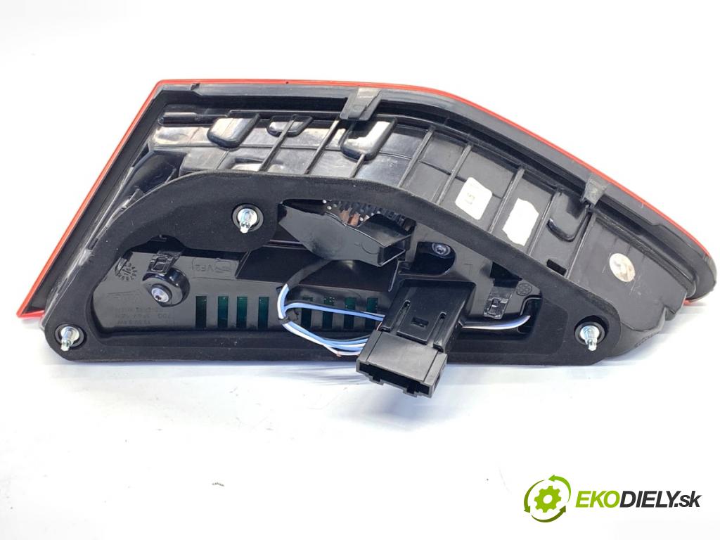 SEAT LEON III liftback 2017 132 kW 1.8 TSI 1798 světlo zadní část levá strana vnitřní 5F0945307 (Klika dveří ostatní)