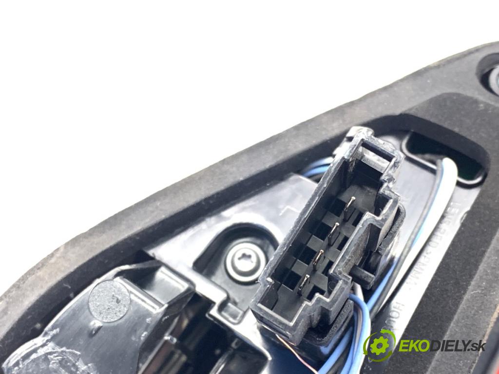 SEAT LEON III liftback 2017 132 kW 1.8 TSI 1798 světlo zadní část levá strana vnitřní 5F0945307 (Klika dveří ostatní)