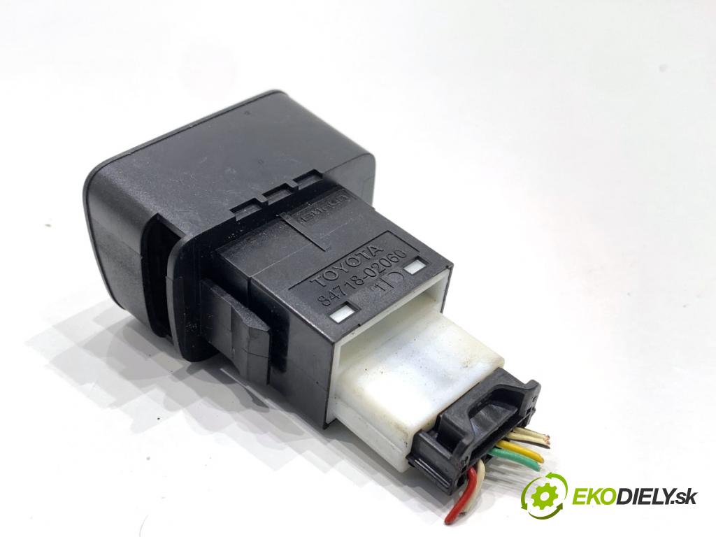 TOYOTA AURIS II liftback 2017 73 kW 1.8 Hybrid (ZWE186_) 1798 Spínač brzdy ručnej brzdy 84718-02060 (Prepínacie páčky pod volantom)