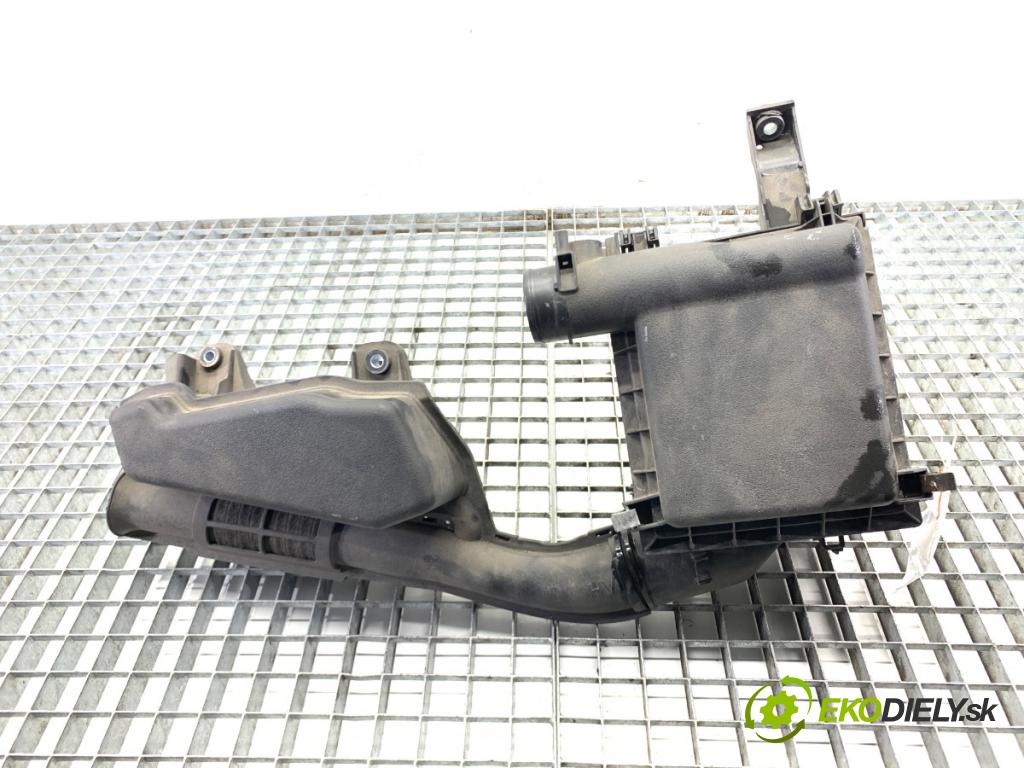 TOYOTA AURIS II liftback 2017 73 kW 1.8 Hybrid (ZWE186_) 1798 obal filtra vzduchu 17705-0T060 (Kryt vzduchového filtru)