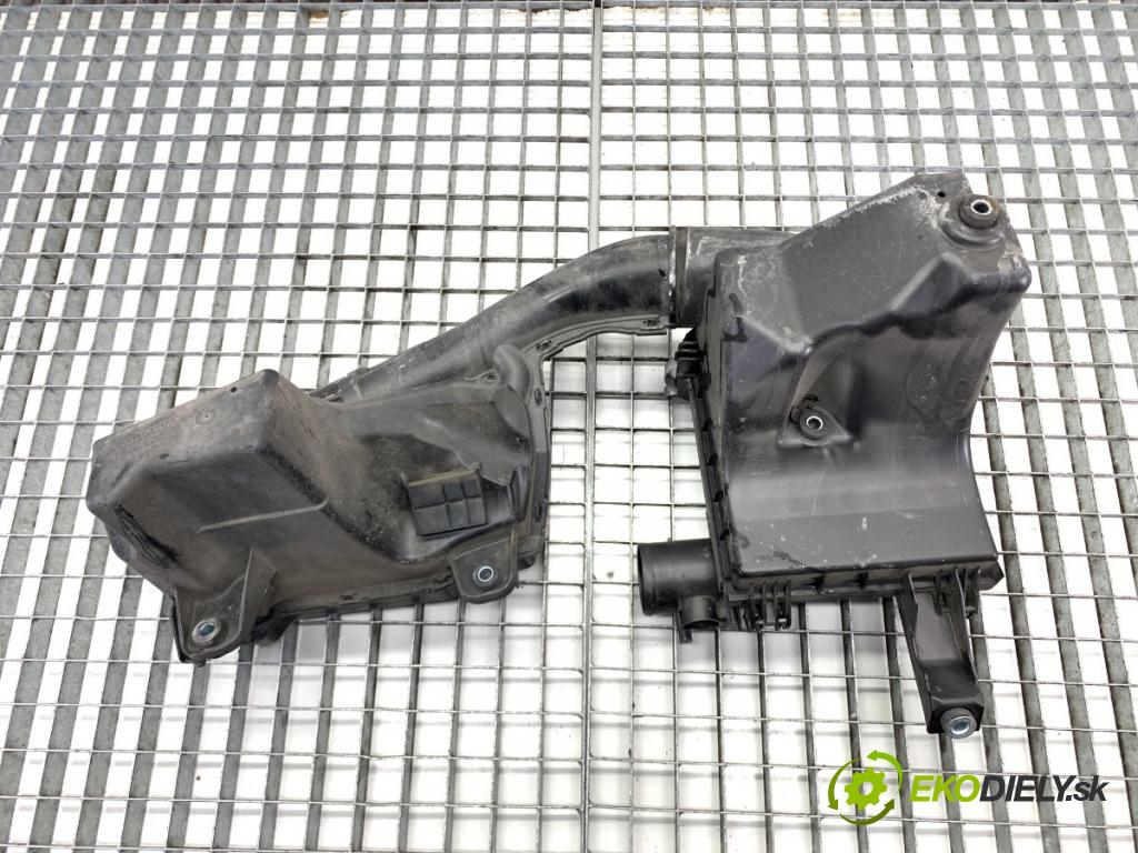 TOYOTA AURIS II liftback 2017 73 kW 1.8 Hybrid (ZWE186_) 1798 obal filtra vzduchu 17705-0T060 (Kryt vzduchového filtru)