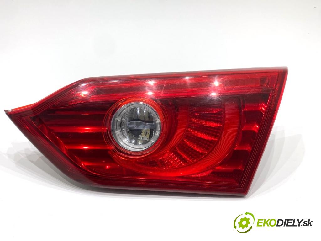 INFINITI Q50 sedan 2014 268 kW 50 Hybrid AWD 3498 světlo zadní část pravá vnitřní  (Klika dveří ostatní)