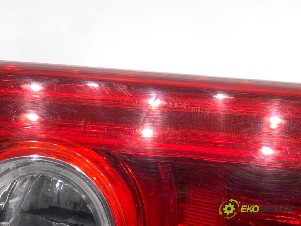 INFINITI Q50 sedan 2014 268 kW 50 Hybrid AWD 3498 světlo zadní část pravá vnitřní  (Klika dveří ostatní)