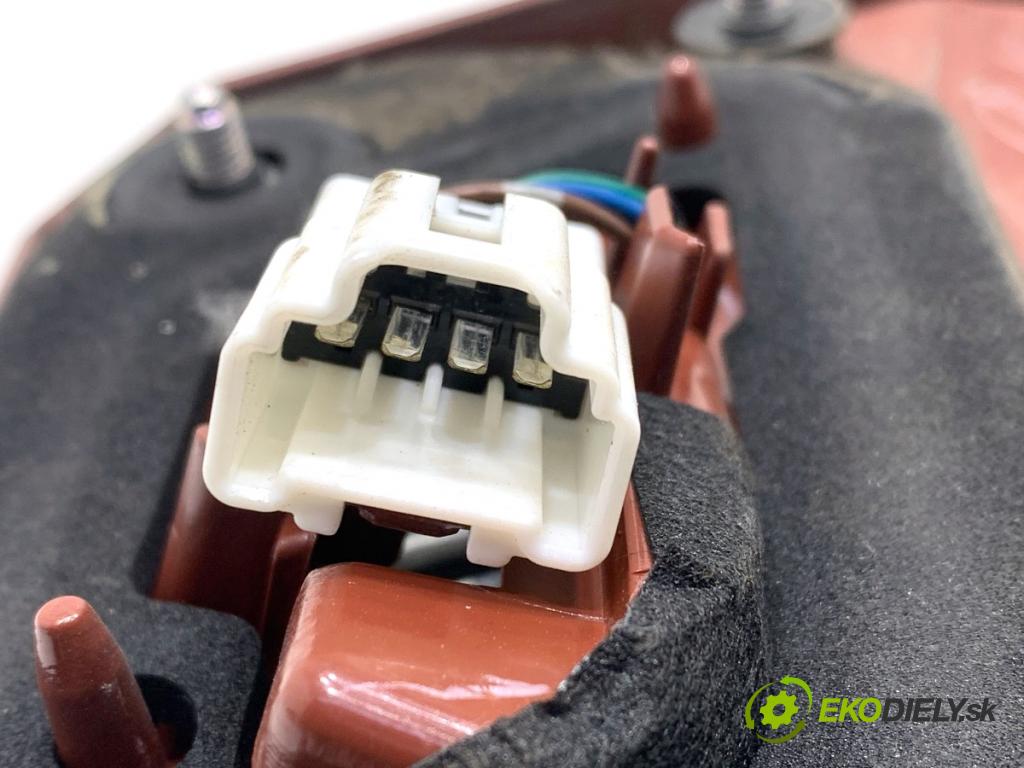 INFINITI Q50 sedan 2014 268 kW 50 Hybrid AWD 3498 světlo zadní část pravá vnitřní  (Klika dveří ostatní)