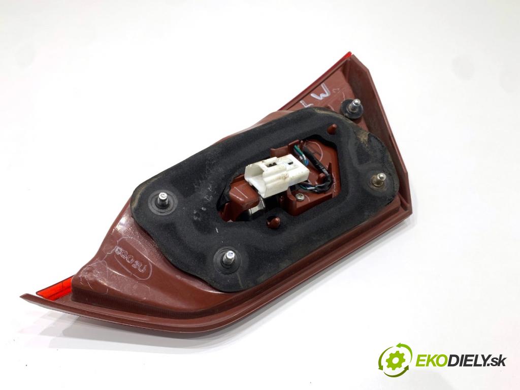 INFINITI Q50 sedan 2014 268 kW 50 Hybrid AWD 3498 světlo zadní část levá strana vnitřní  (Klika dveří ostatní)