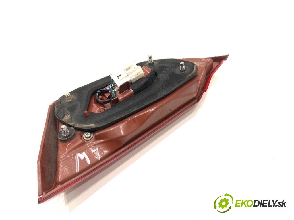 INFINITI Q50 sedan 2014 268 kW 50 Hybrid AWD 3498 světlo zadní část levá strana vnitřní  (Klika dveří ostatní)