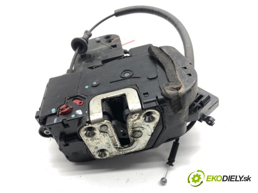 KIA VENGA liftback 2010 66 kW 1.4 CVVT 1396 zámok Dvere pravy zad 81420-1P000