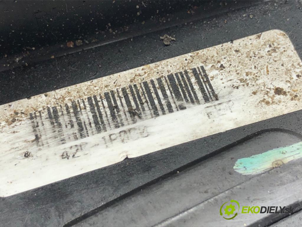 KIA VENGA liftback 2010 66 kW 1.4 CVVT 1396 zámok Dvere pravy zad 81420-1P000