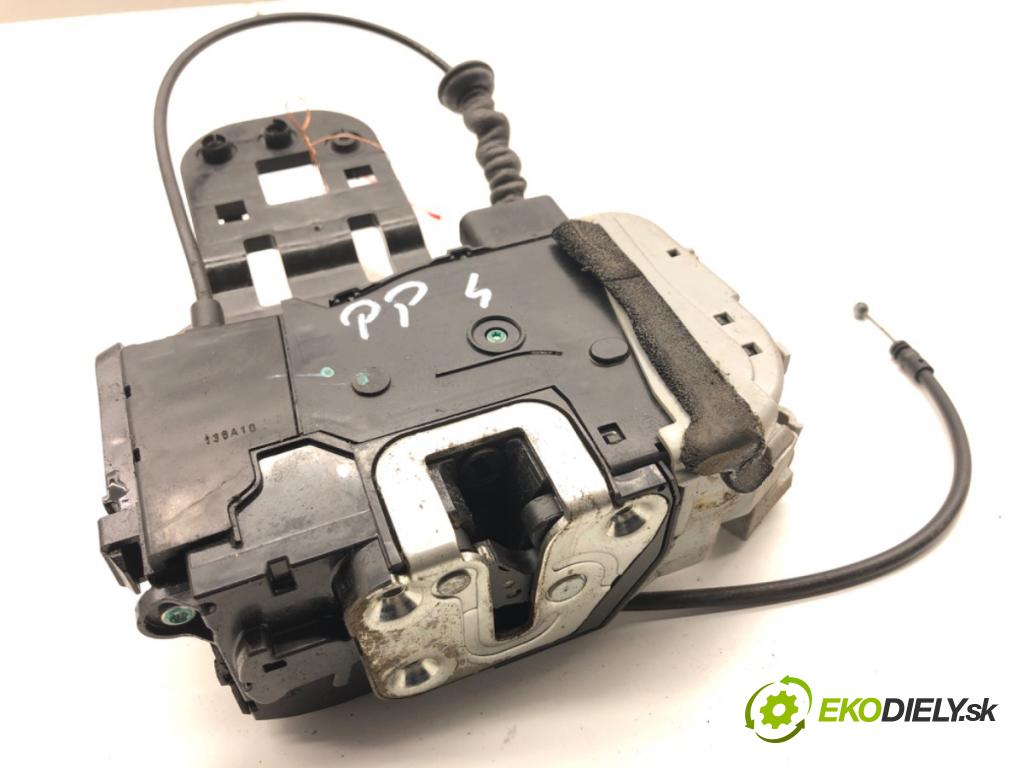 KIA VENGA liftback 2010 66 kW 1.4 CVVT 1396 zámok Dvere pravy predný 81320-1P020