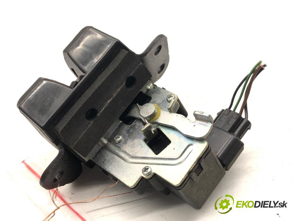 KIA VENGA liftback 2010 66 kW 1.4 CVVT 1396 zámok dverí zad 81230-1H000
