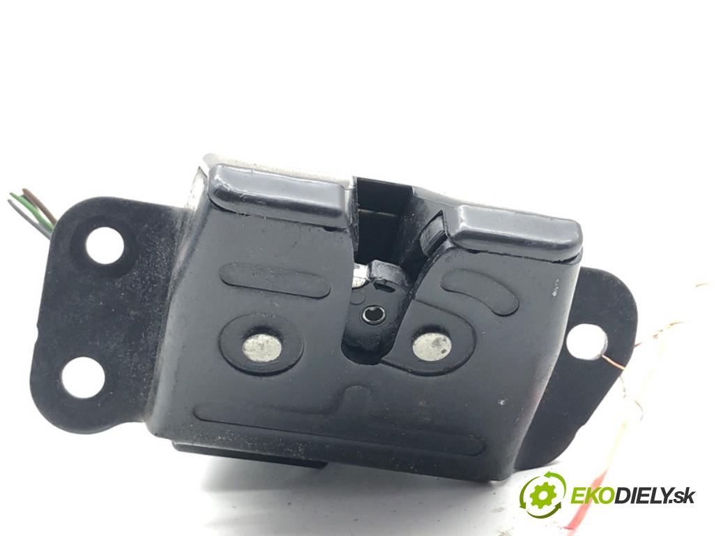 KIA VENGA liftback 2010 66 kW 1.4 CVVT 1396 zámok dverí zad 81230-1H000