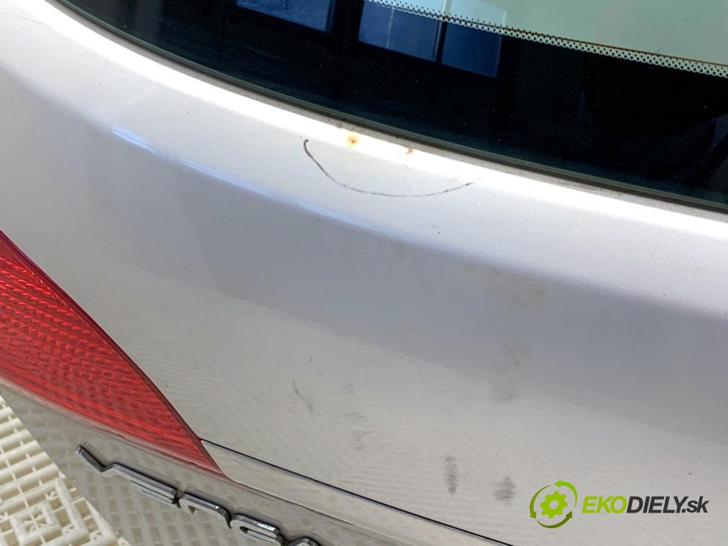 KIA VENGA liftback 2010 66 kW 1.4 CVVT 1396 kapota zad QU
