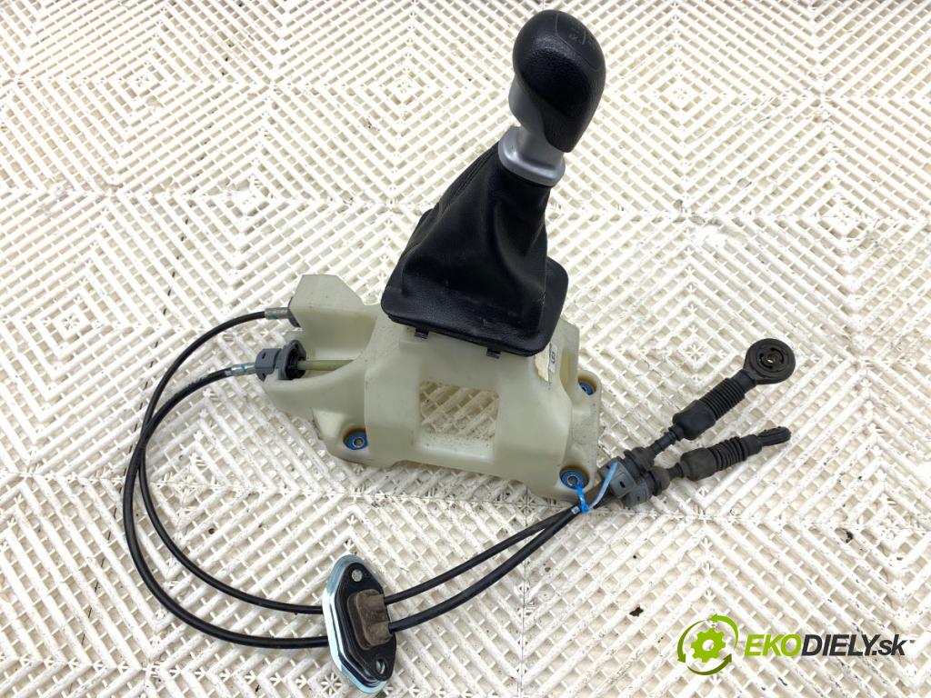 KIA VENGA liftback 2010 66 kW 1.4 CVVT 1396 Kulisa  (Rýchlostná páka (kulisa))