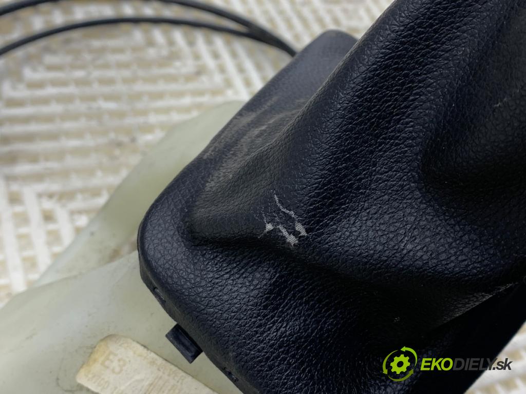 KIA VENGA liftback 2010 66 kW 1.4 CVVT 1396 Kulisa  (Rýchlostná páka (kulisa))