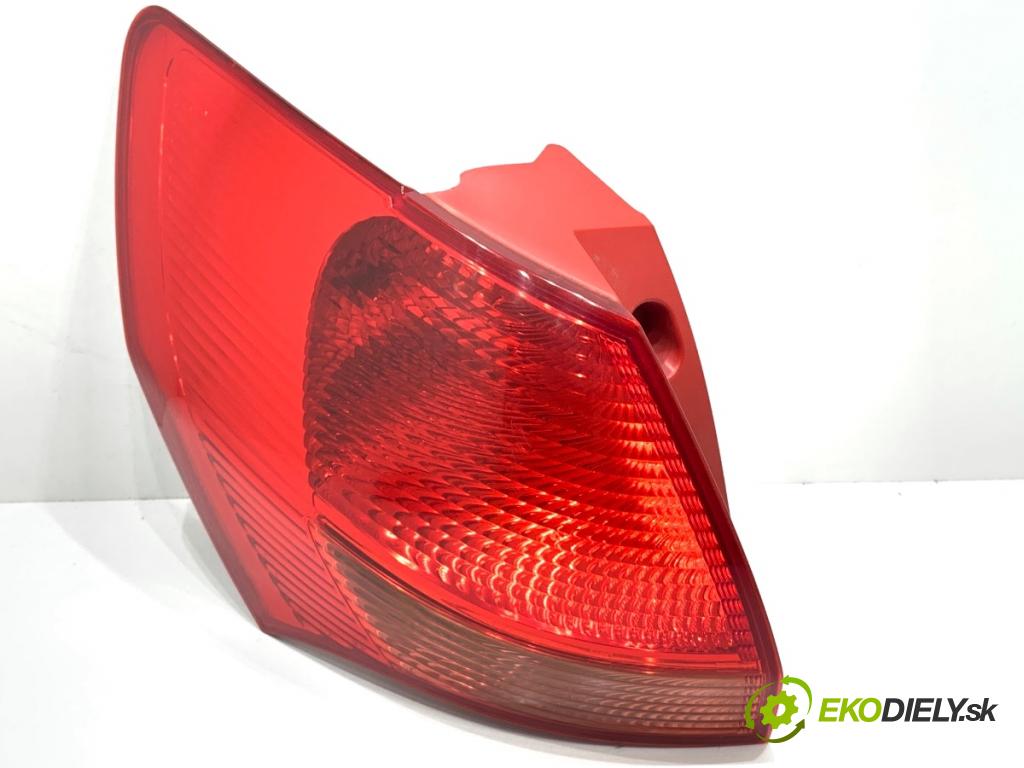 KIA VENGA liftback 2010 66 kW 1.4 CVVT 1396 světlo levý zadní část 