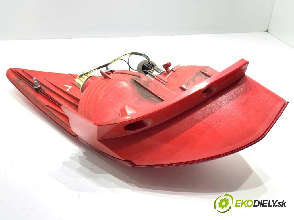 KIA VENGA liftback 2010 66 kW 1.4 CVVT 1396 světlo levý zadní část