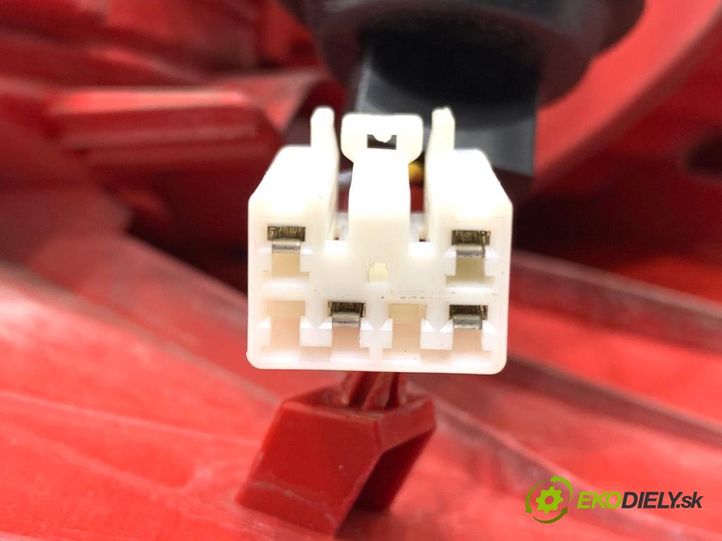 KIA VENGA liftback 2010 66 kW 1.4 CVVT 1396 světlo levý zadní část