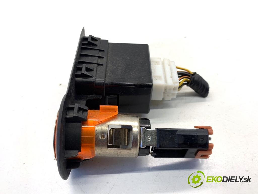 KIA VENGA liftback 2010 66 kW 1.4 CVVT 1396 HNÍZDO: USB 96120-1P000