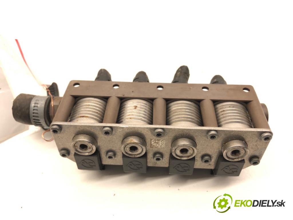 KIA VENGA liftback 2010 66 kW 1.4 CVVT 1396 vstrekovač LPG 67R-017064