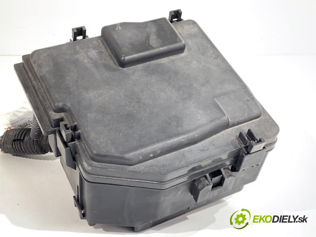 HONDA CIVIC VIII liftback 2006 61 kW 1.4 (FK1) 1339 skříňka poistková SMG-G01 (Pojistková skříňka)