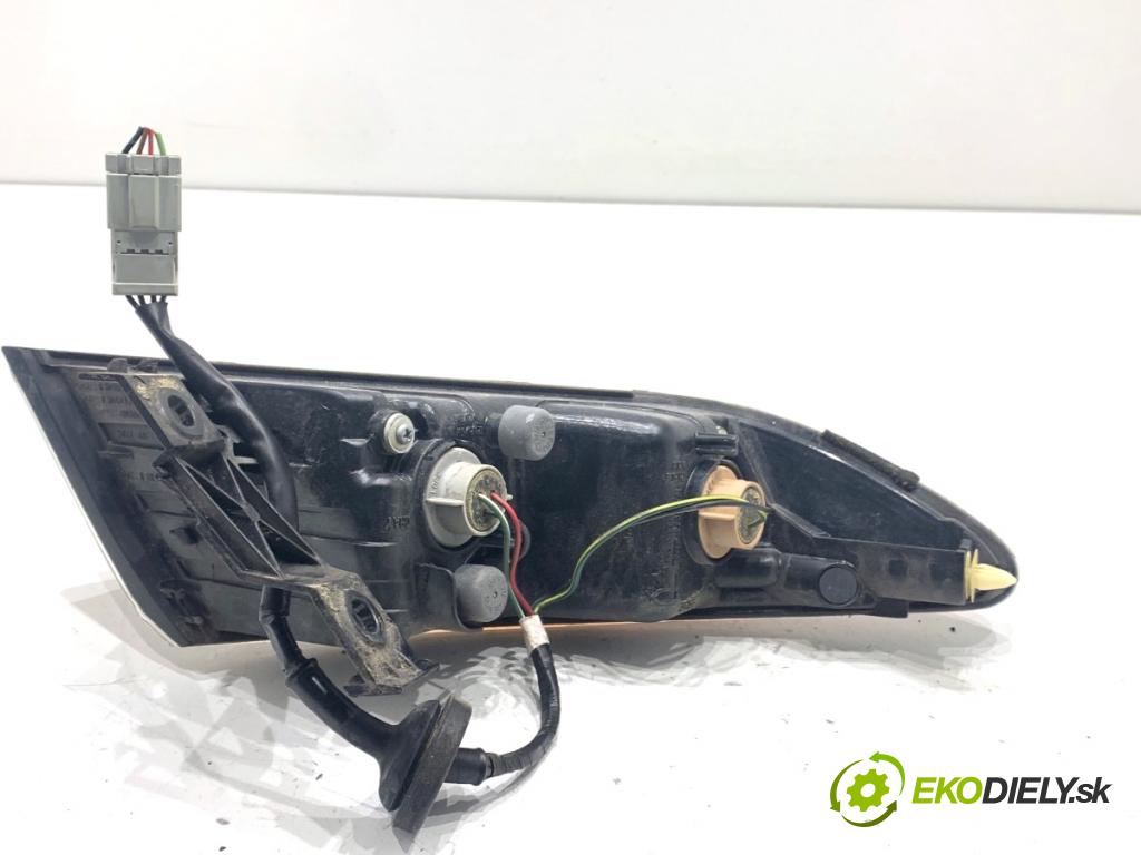 HONDA CIVIC VIII liftback 2006 61 kW 1.4 (FK1) 1339 světlo pravý zadní část