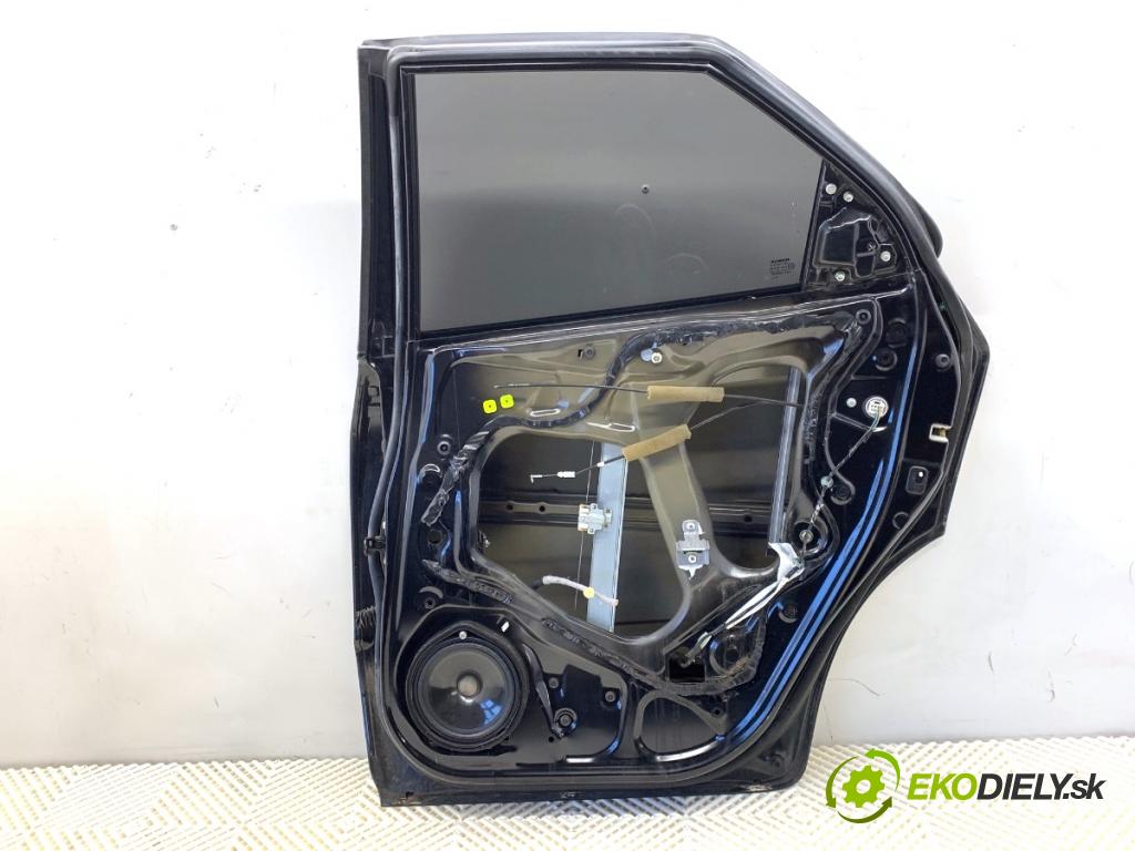 HONDA CIVIC VIII liftback 2006 61 kW 1.4 (FK1) 1339 dveře pravý zadní část
