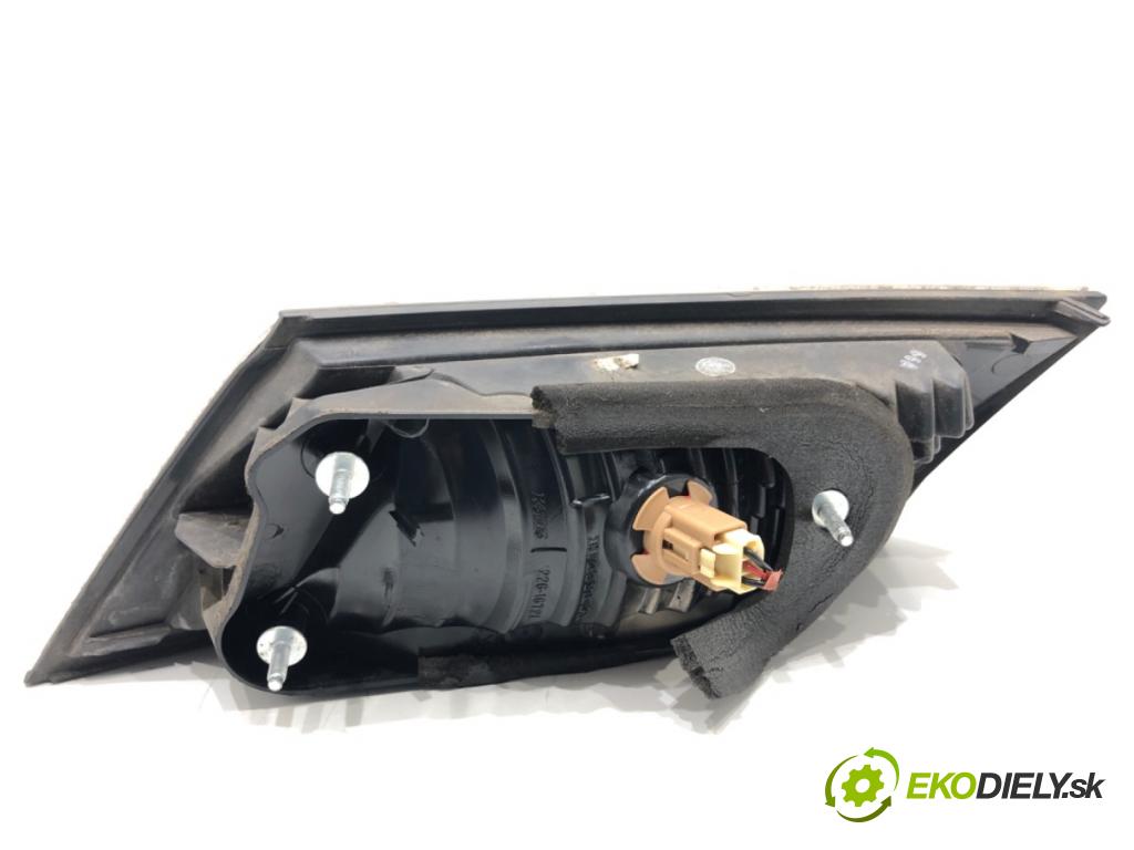 HONDA CIVIC VIII liftback 2006 61 kW 1.4 (FK1) 1339 světlo zadní část levá strana vnitřní  (Klika dveří ostatní)