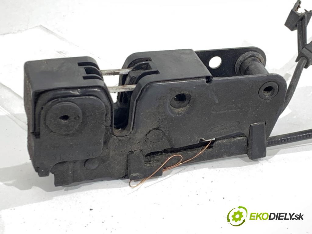 AUDI A4 B8 Kombi 2008 140 kW 2.7 TDI 2698 zámok kapoty predný 8K1823746